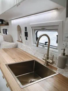 Recycled Timber Benchtop, Photo credit: @the.dailyexpress